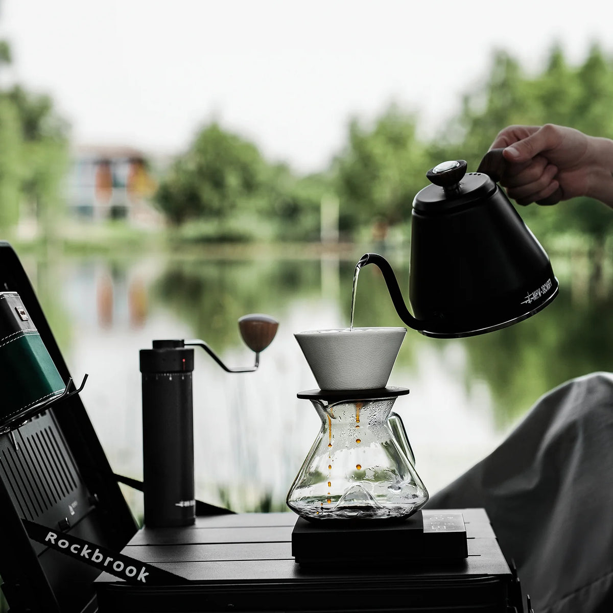 MHW-3BOMBER Hill Coffee Server