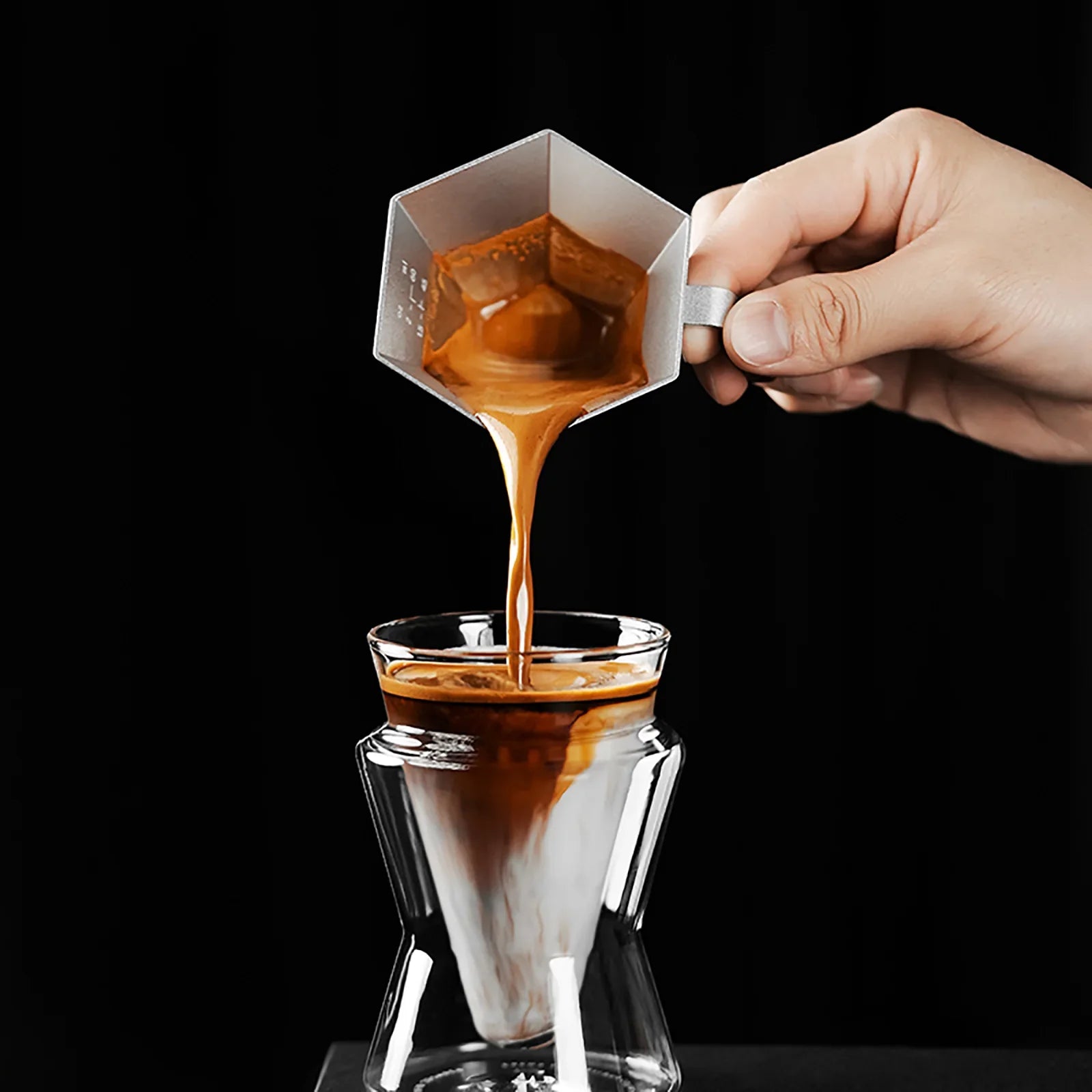 MHW-3BOMBER Prism Measuring Cup